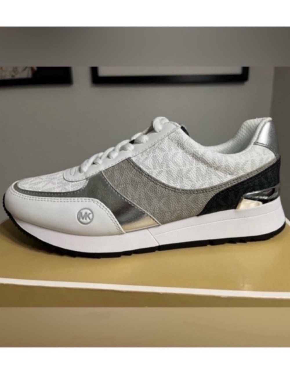 MICHAEL KORS SHOES
BRAND NEW without tags